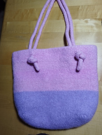Tasche gestrickt und in der Waschmaschine gefilzt
