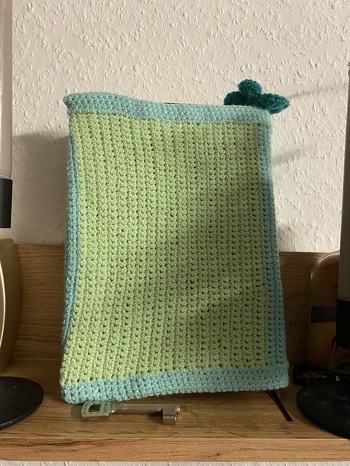 Gehäkeltes Buch-Cover,
Individuelle Farben