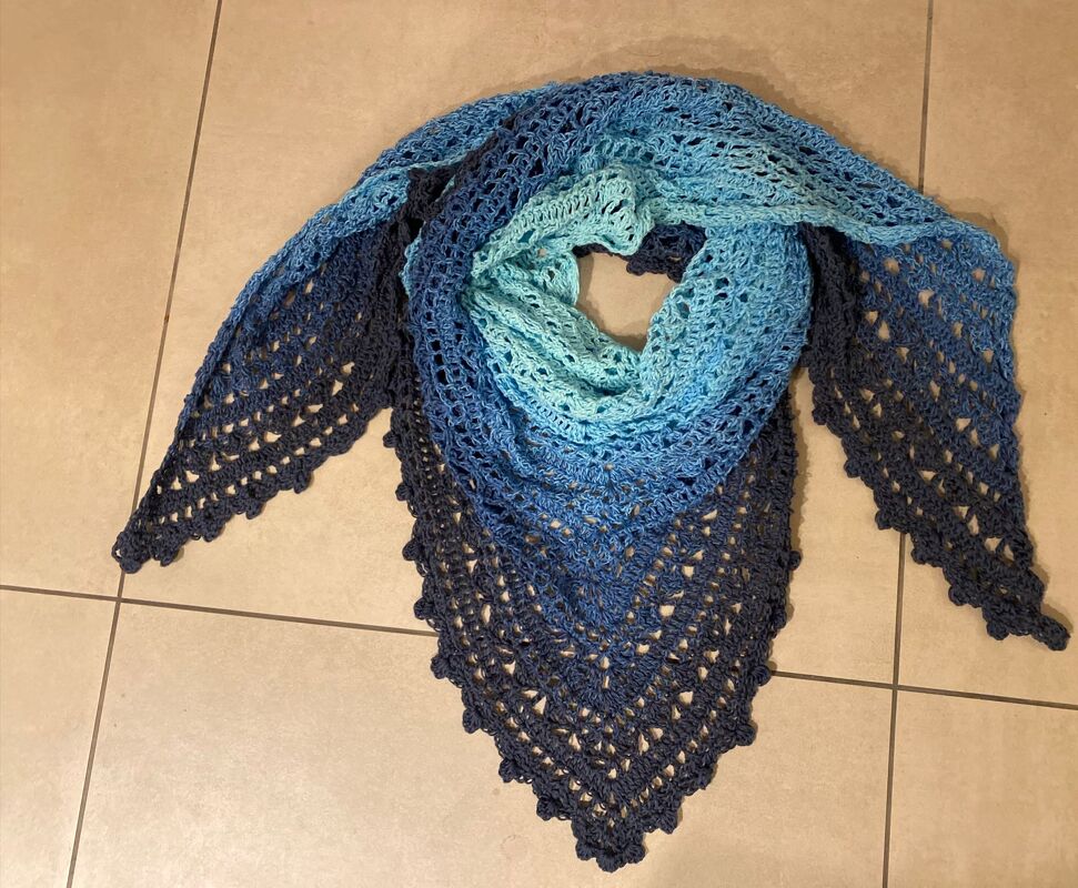 Triangular Scarf "Aquamarine" – Crochet Pattern