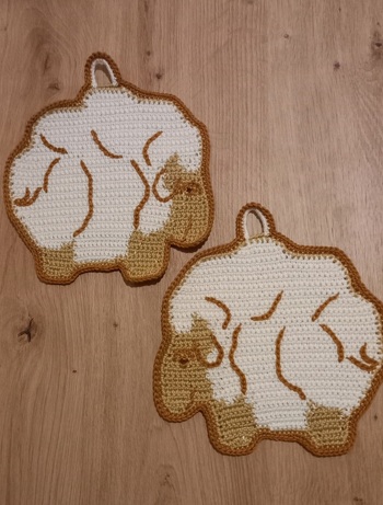 ...die süßen Topflappen sind mir gerade von der Nadel gehüpft. 🐑🧶🌷