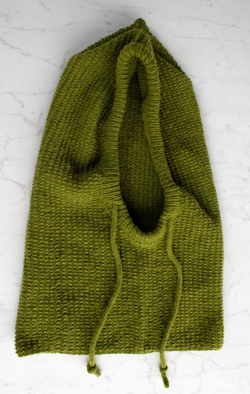 Balaclava-Mütze &quot;Structure&quot; in Cognac mit Bändern Strickanleitung // PDF