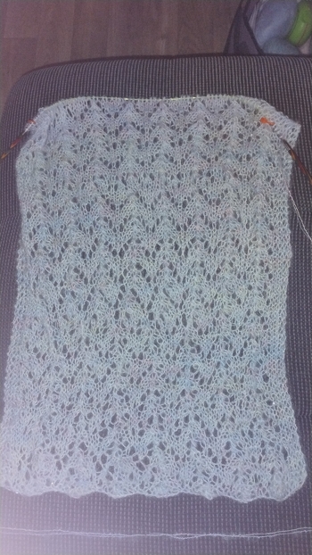 Lace Schal gestrickt mit doppeltem Faden in Mohairwolle , Anleitung von hier