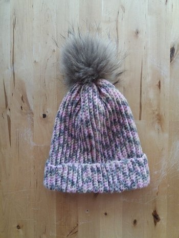 Mütze gehäkelt wie gesteickt