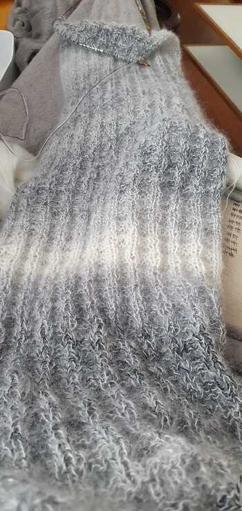 Fertiger Schal mit Mohairwolle gestrickt