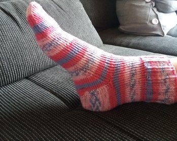 Socken gestrickt mit 2 kleinen Rundstricknadeln