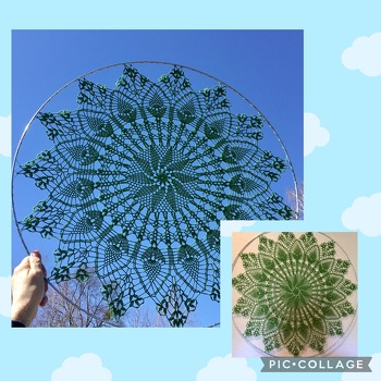 Ein Mandala mit 70 cm Durchmesser. Häkelschrift ist von Pinterest. Gehäkelt mit 84 g Rainbow Lace und einer 1,5 er Nadel.