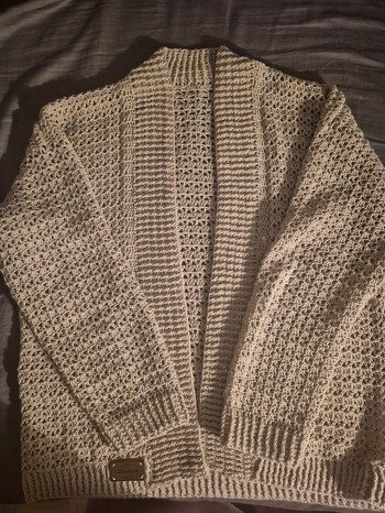 Häkelweste Viola
Sehr verständliche Anleitung,  für Anfänger gut geeignet,  Endprodukt schaut toll aus. Danke für die Anleitung.  Lg