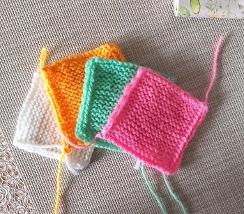meine gestrickten Quadrate, inspiriert durch Veronika's Strickdecke.
