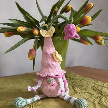 Tulpenwichtelin nach Anleitung von mufficorn