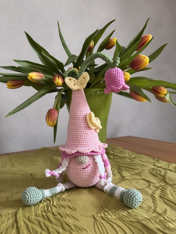 Tulpenwichtelin nach Anleitung von mufficorn