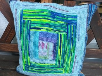 Kissen für die Gartenbank aus Sockenrestwolle 6fädig