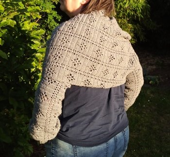 Ärmelschal COZY nach der Anleitung von Mi-Li.
Sehr gute, einfache Anleitung. Hat Spaß gemacht! 😉