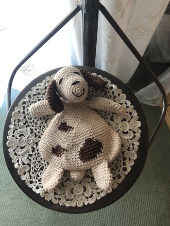 Die Anleitung ist sehr einfach und schnell nachzuarbeiten. Sehr gut bebildert und erklärt. Ich habe ein Stück Bratenschlauch in den Körper gesteckt und so ist er gleichzeitig ein Knistertuch. 😊