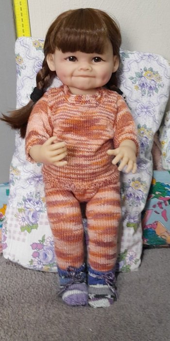 nun hat Rika einen kompletten Strickanzug :-)