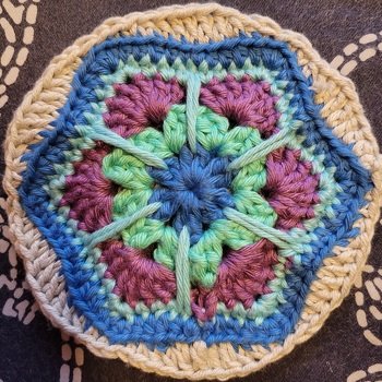 #Häkelanleitung Untersetzer mit Blumenmotiv
von Locke0815