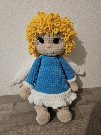 Eine Anleitung von ChiChi Marie. War eine gut beschriebene Anleitung. Ich habe nur die Hände und Füße nach meinem Geschmack geändert.