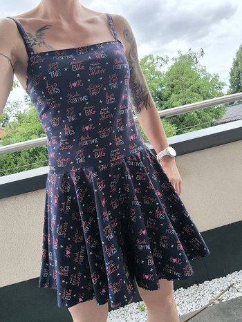 Statt einem Bündchen ein einfaches Trägertop (gedehnt) angenäht und so wurde es ein cooler Jumpsuit!