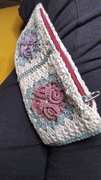 Ein wunderschönes Grannys, ich habe eine kleine Tasche daraus gemacht!