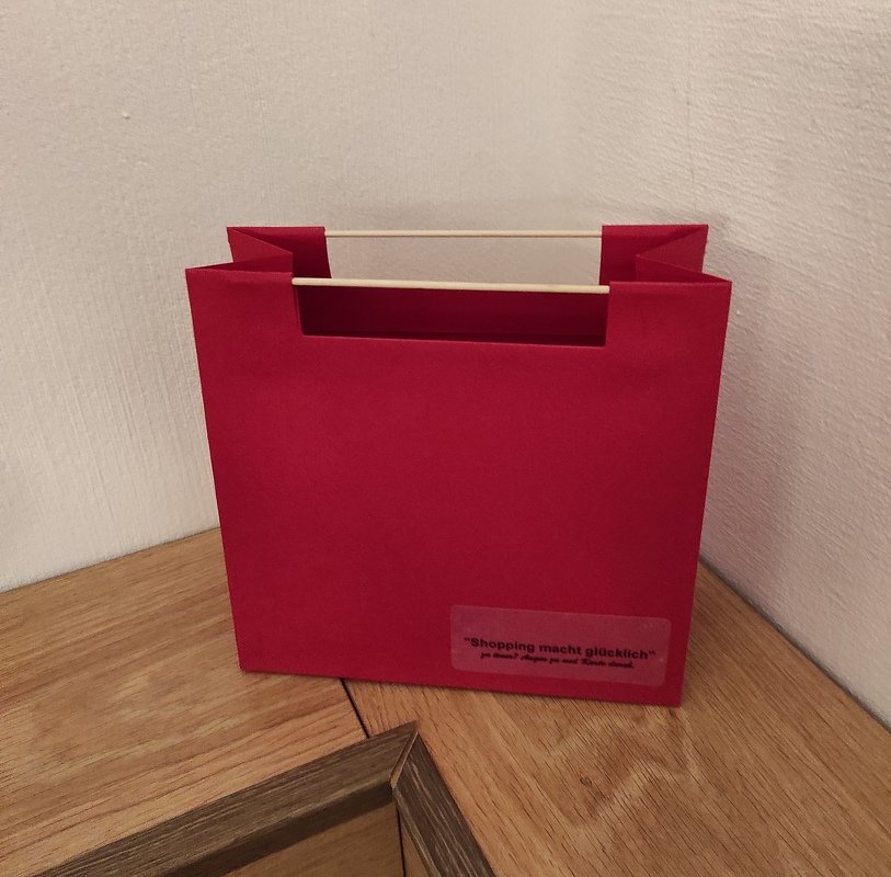 Geschenktasche mit Stäbchengriffen – Bastelvorlagen und Anleitung
