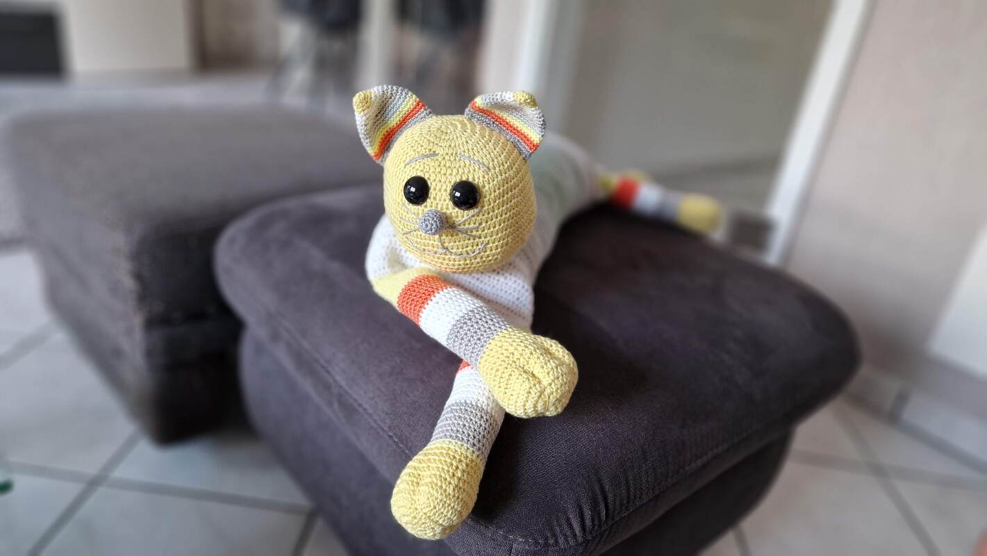 Häkelanleitung Kuschelkissen Regenbogenkatze