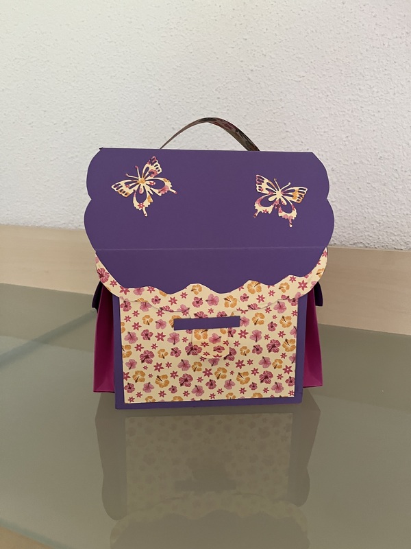 Geschenktasche – Schulranzen mit Blumen – Bastelanleitung und Vorlagen