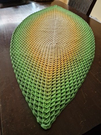 Ich bin kein Profi und hatte mit dem Übergang an den Enden ein Problem, das ich laienhaft umgangen habe, daher zieht sich dieser an der Seite durch, was mich aber nicht stört. Ich habe schon 2 verschenkt und sie sind super angekommen