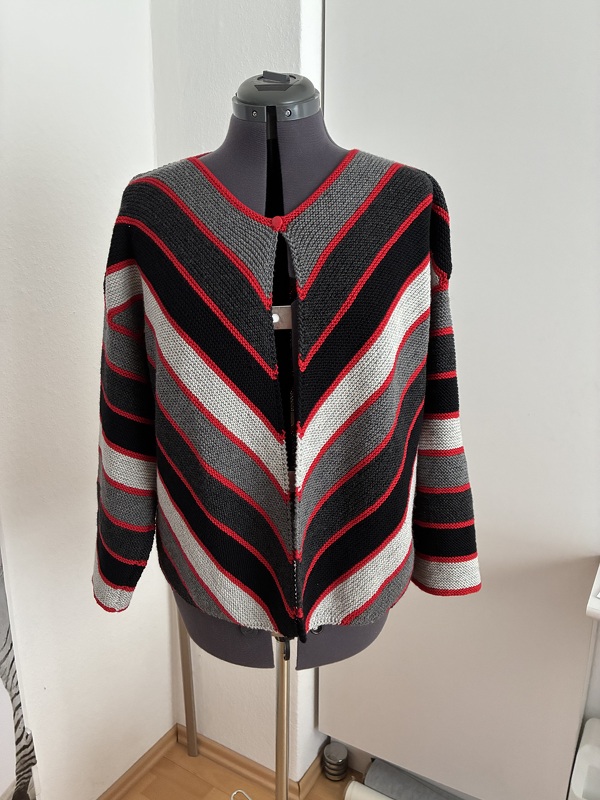 Strickanleitung Damenjacke &quot;Schrägstrick&quot;