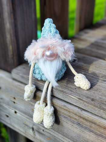 Ich habe meine Nadel auch mal wieder raus geholt und diesen tollen Wichtel gehäkelt