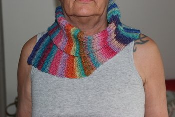 Das Muster ist sehr einfach - geht schnell zu stricken und sieht mit der Farbverlaufswolle gut aus. Ich denke, ich werde diesen Loop nochmal mit einfarbiger Wolle stricken.