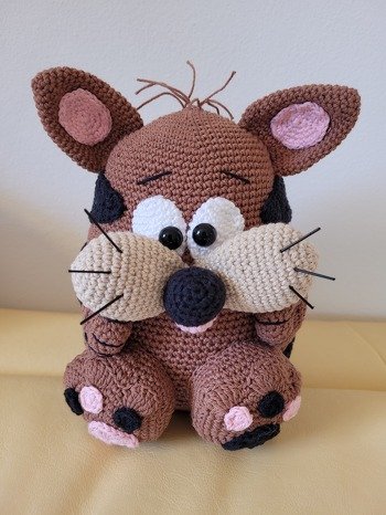 habe dieses knuffige Baby sowohl mit Chenille als auch mit Baumwolle gehäkelt, hat Spaß gemacht und ist bei den Kindern sehr gut angekommen