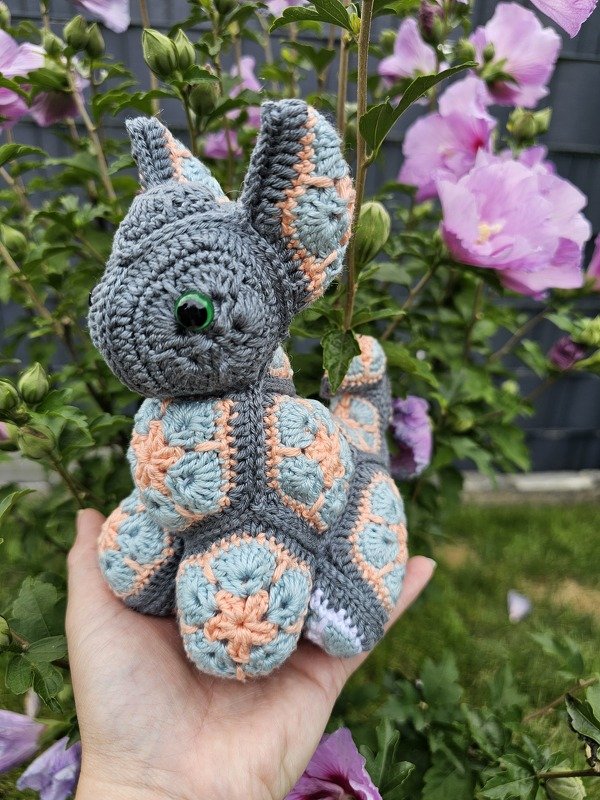 Häkelanleitung Katze aus African Flowers – PDF Anleitung mit vielen Bildern