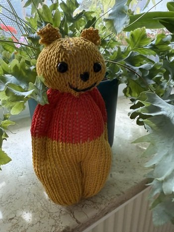 Nach dem Standard-Strickpüppchen-Schema