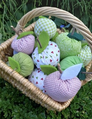 ...hab noch ein paar Äpfelchen geerntet.
🍎🍏🍎🍏🍎