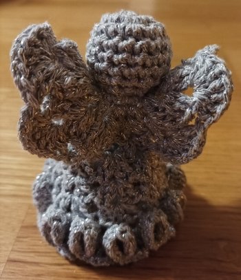 Vorfreude auf das Weihnachtsfest.
Mein erster Engel in neuem Design ist fertig.