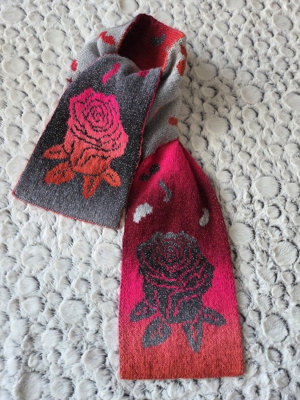 Double knitting pattern Scarf "Rose petals"