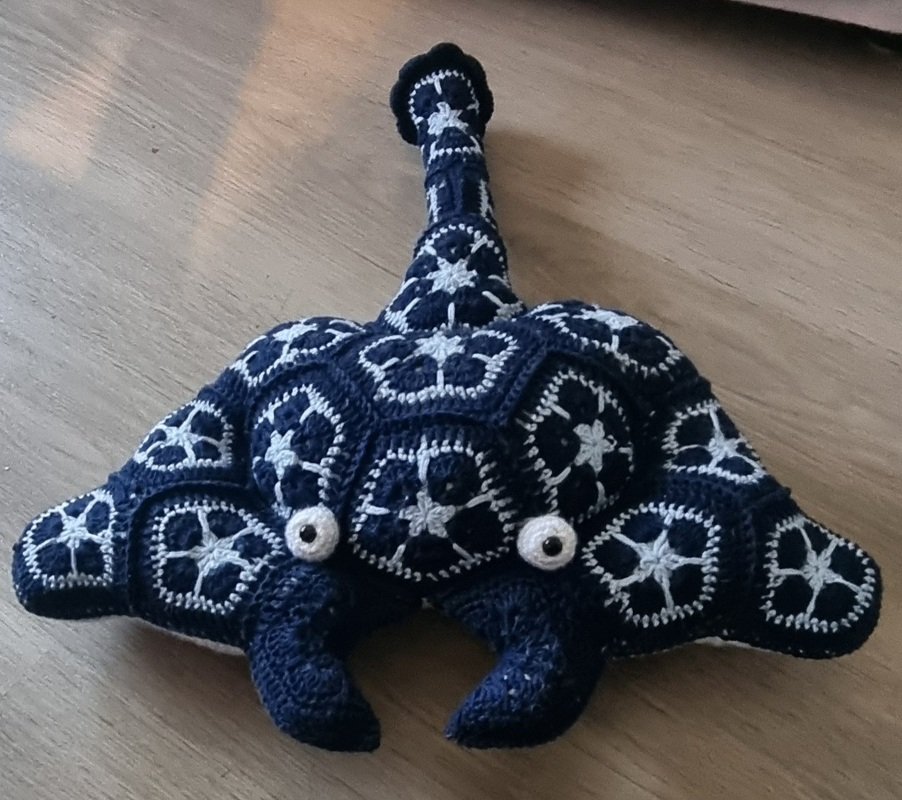  African Flowers Manta Ray – Crochet Pattern (2 PDF Files)