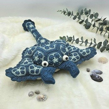 EIn toller Rochen aus African Flowers ist bei mir entstanden. Die Anleitung ist von Häkelhaken und sehr gut verständlich. Man muss etwas Zeit mitbringen, aber es lohnt sich total!