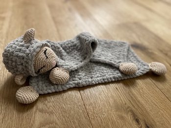 Hat sehr gut funktioniert, am Anfang hab ich mich ein bisschen geärgert, da man die Maschen mit der Snuggle wolle schwierig findet, aber mit etwas Übung hat es geklappt.