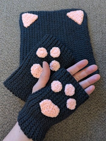 Katzenohren-Mütze mit passenden Handstulpen