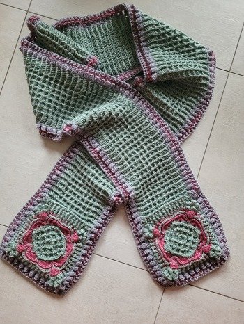 Hochzeitsschal aus der Anleitung Taschenschal Wundervoll von Petra Perle: eine wunderbare Anleitung. Ich habe sie auf 240 cm verlängert, so dass sich beide Partner einhüllen können, wenn sie nebeneinander sitzen. Ein Grund mehr zu Kuscheln ;)
#Winter #Schal #Mode