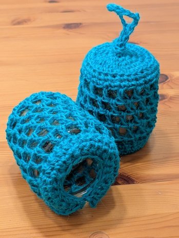 Vogelfutter - Mit alten Marmeladengläsern und Jutekordel was leckeres für unsere Wintervögel gezaubert.
Und mit der Farbe ist es doch was für's Auge 🤩
Schöne Adventszeit für alle! 🎄🕯️🌟