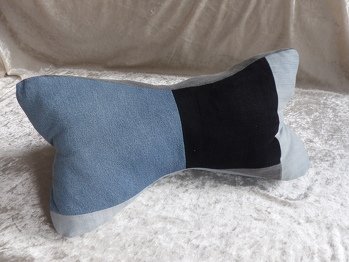 Für meinen Enkel zum Nikolaustag ein Leseknochen
Upcycling aus Jeans von seiner Mama, seiner Uroma und von mir.