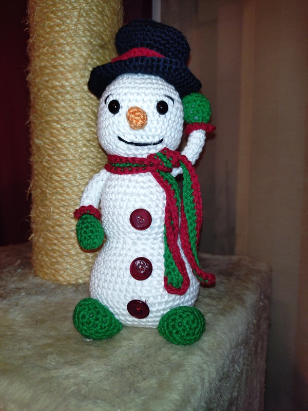 Schneemann mit Wechselkleidung wie: Gillet, Mütze, Zylinder &amp; Schal