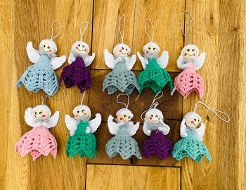 Ich habe diese süßen Engel in der großen Variante für die Bewohner unseres Altenheims zu Weihnachten gehäkelt. Tolle Anleitung, sehr zu empfehlen!