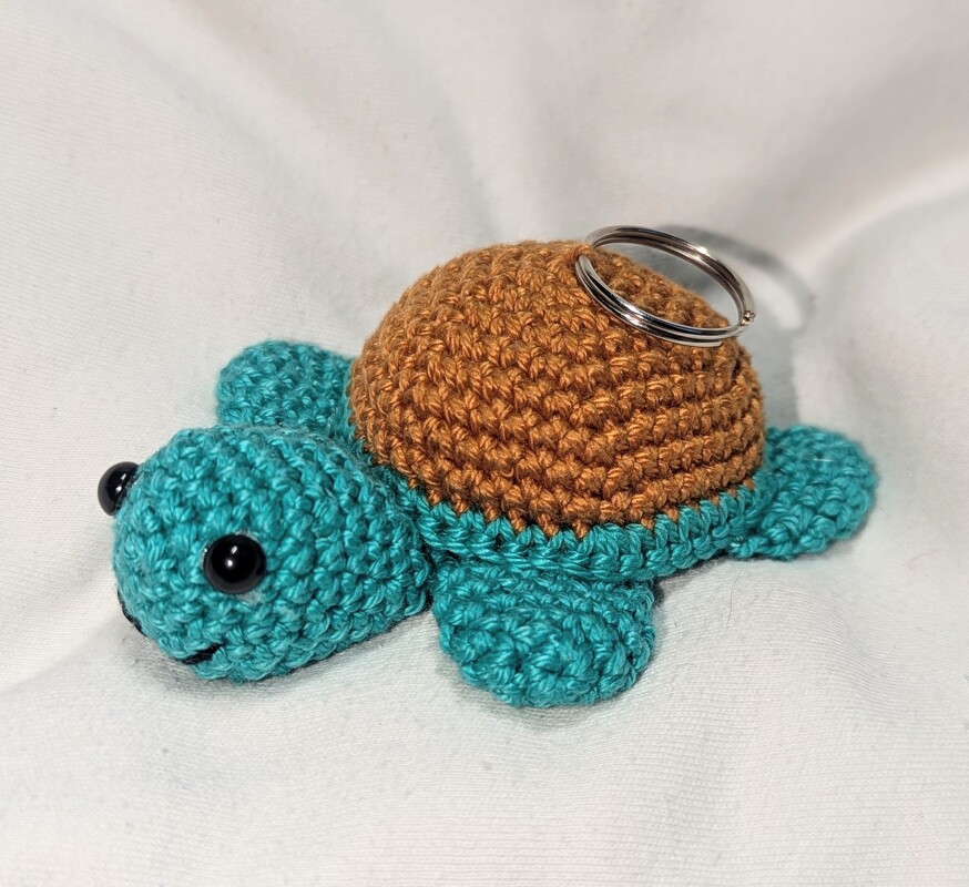 Turtle Keychains, crochet pattern, amigurumi by jennysideenreich