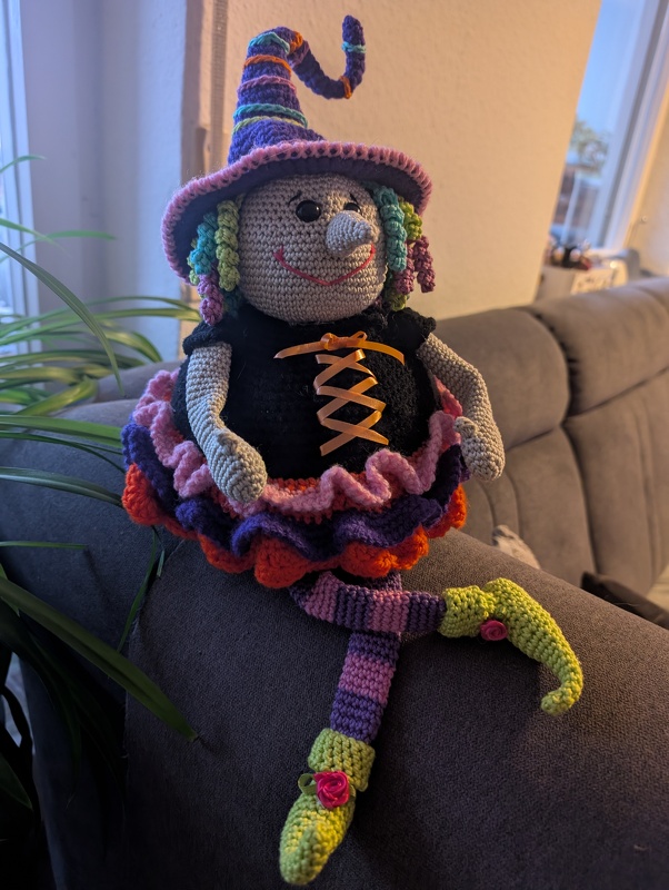 Hexe Pummel Kantenhocker Türstopper Halloween Herbst Deko