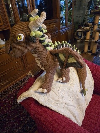 Hallo, es hat eine Weile gedauert, aber bis Weihnachten mußte er fertig sein. Er oder auch sie haben viel Freude bereitet und einen festen Platz im Bett als Kuscheltier bekommen.