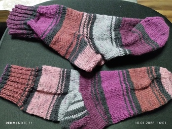 Projektdaten: Socken Größe 39/40 (Woll Butt)
​
​1. Garn-Identifikation
​Hersteller: Woll Butt (Buttinette, Augsburg)
​Qualität: Sockenwolle 