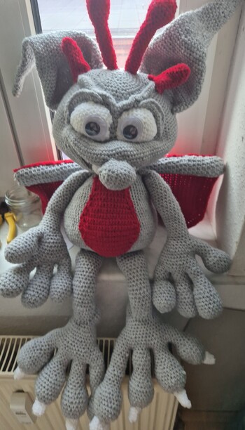 Fertig bin ich schon damit einer ganzen weile,schwierig war dies nicht.hab ihn nur etwas größer gehäkelt was die Nadel angeht.