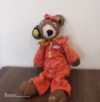 Teddy mit Hörgeräten..